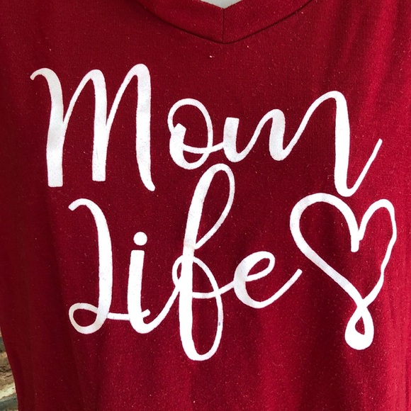 Mom Life graphics t-shirt. Red v-neck size large. - Picture 2 of 4